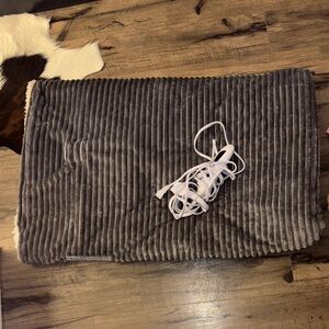 Gray Ribbed Heated Blanket